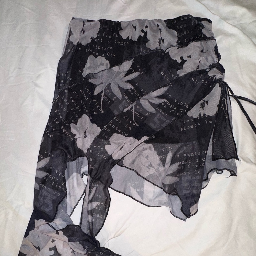 Asymmetrical pattern skirt